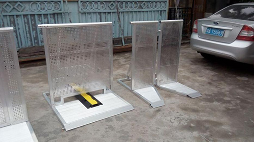 Crowd control barrier is widely used in square performances