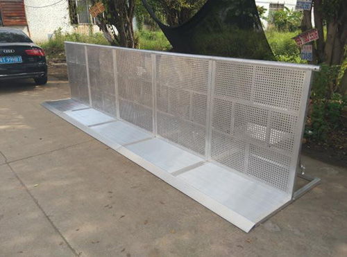 Crowd control barrier is widely used in square performances