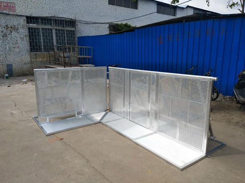 Crowd control barrier is widely used in square performances