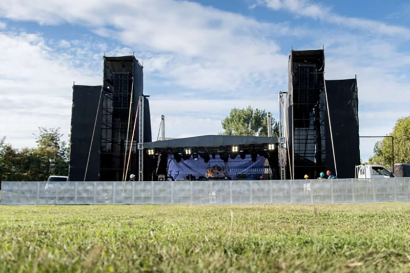 Crowd control barrier is widely used in square performances