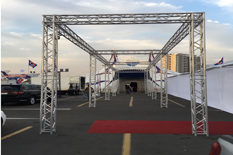 Lightweight structural display truss system